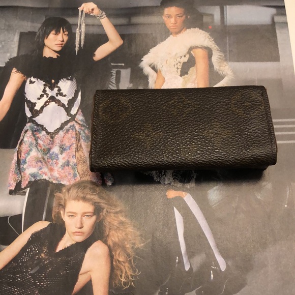 Louis Vuitton Monogram 4 Key Holder - Picture 9 of 11